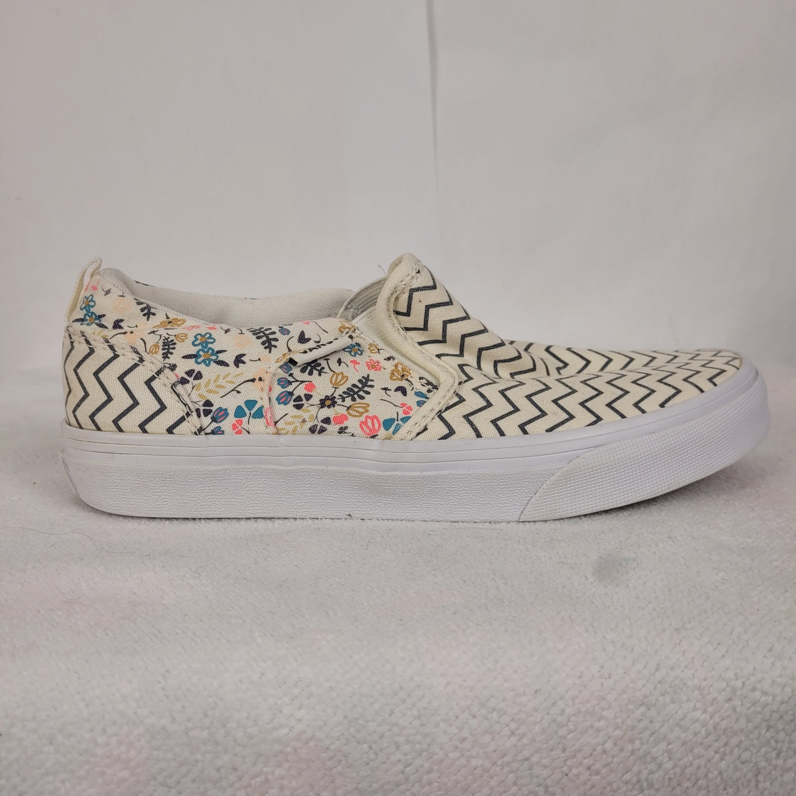 Vans Asher White And Black Chevron Floral Slip On Canvas Sneakers Size 4 Boho